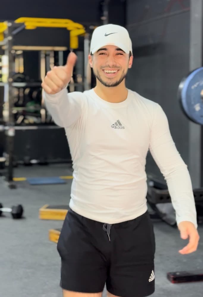 Angelo entrenando en el gym